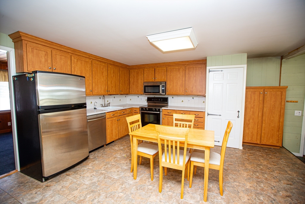 357 Tiffany Street Attleboro, MA 02703 - Photo 12 of 36