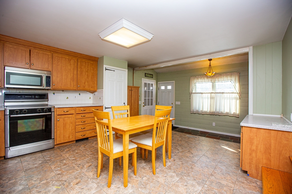 357 Tiffany Street Attleboro, MA 02703 - Photo 13 of 36