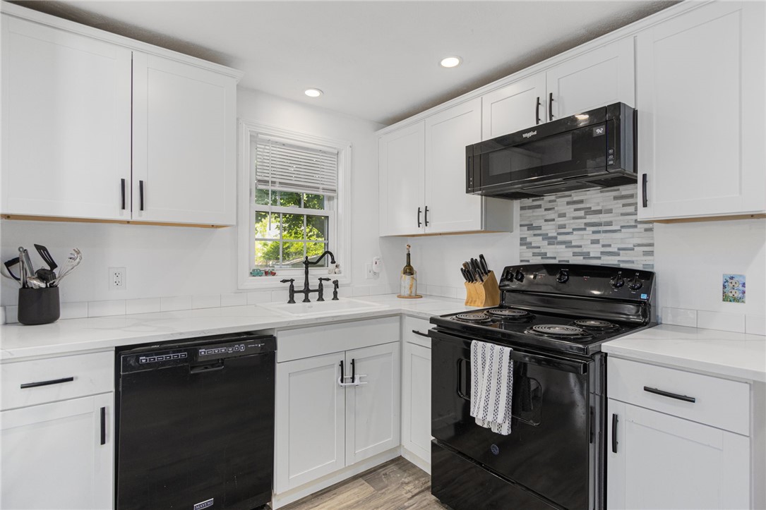 100 Penguin Avenue Warwick, RI 02818 - Photo 10 of 42