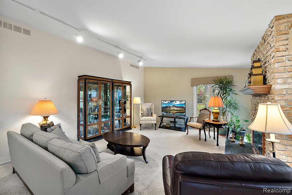 850 Harding Avenue Rochester Hills, MI 48307 - Photo 5 of 43