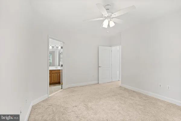 $2,850 | 1002 Elmcroft Boulevard, Unit 203, Rockville, MD 20850