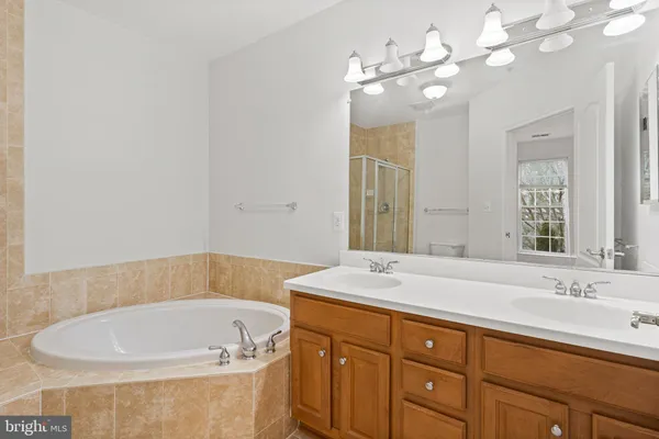 $2,850 | 1002 Elmcroft Boulevard, Unit 203, Rockville, MD 20850