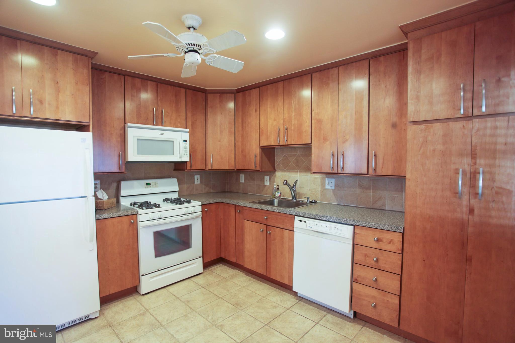 1302 Gatefield Road Baltimore, MD 21228 - Photo 8 of 29 Kitchen