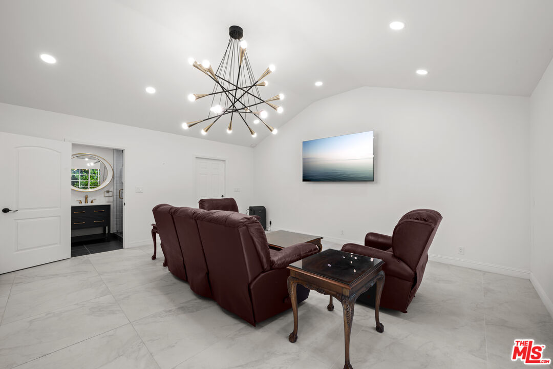 204 Foothill Road Beverly Hills, CA 90210 - Photo 29 of 34 Gallery Image 29
