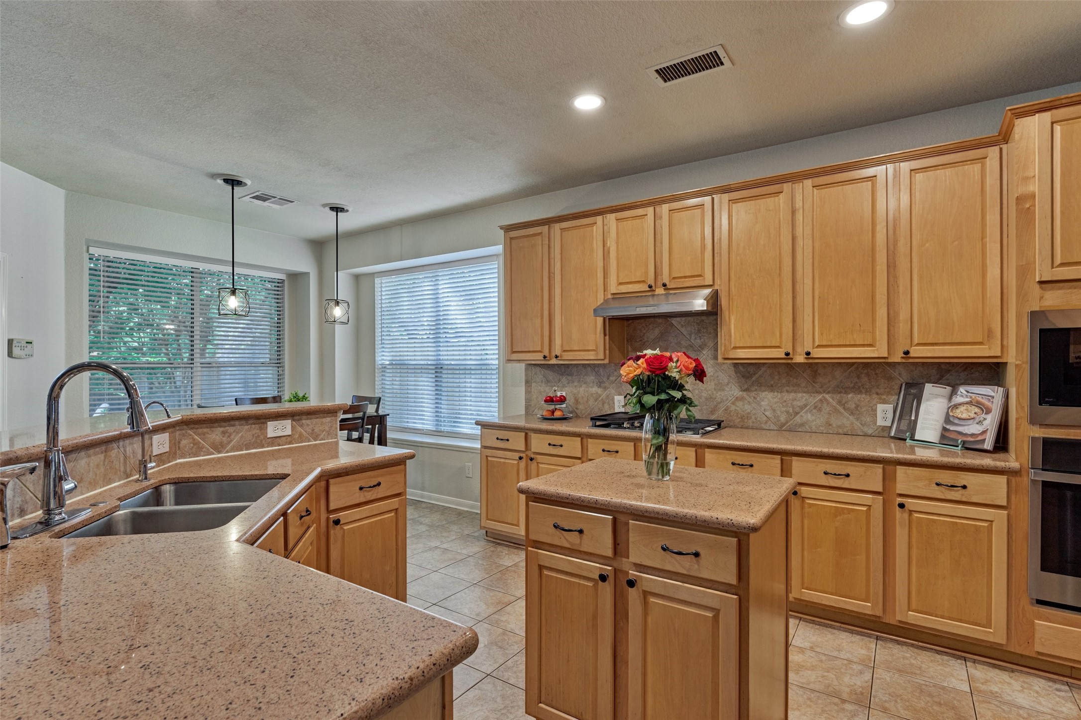 23 Weeping Spruce Place Conroe, TX 77384 - Photo 10 of 32