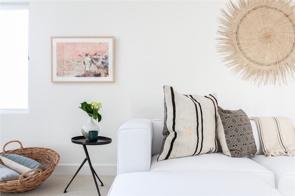 453 Broadway Costa Mesa, CA 92627 - Photo 17 of 39 a living room with furniture