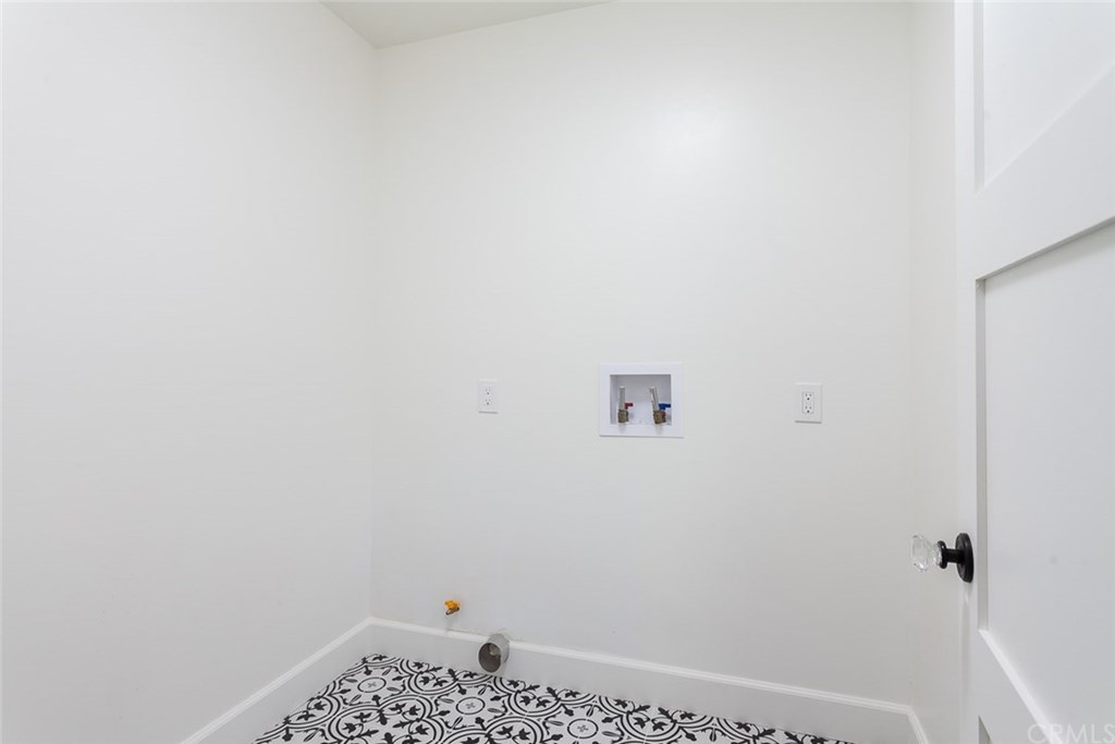 453 Broadway Costa Mesa, CA 92627 - Photo 29 of 39 a bathroom with a shower