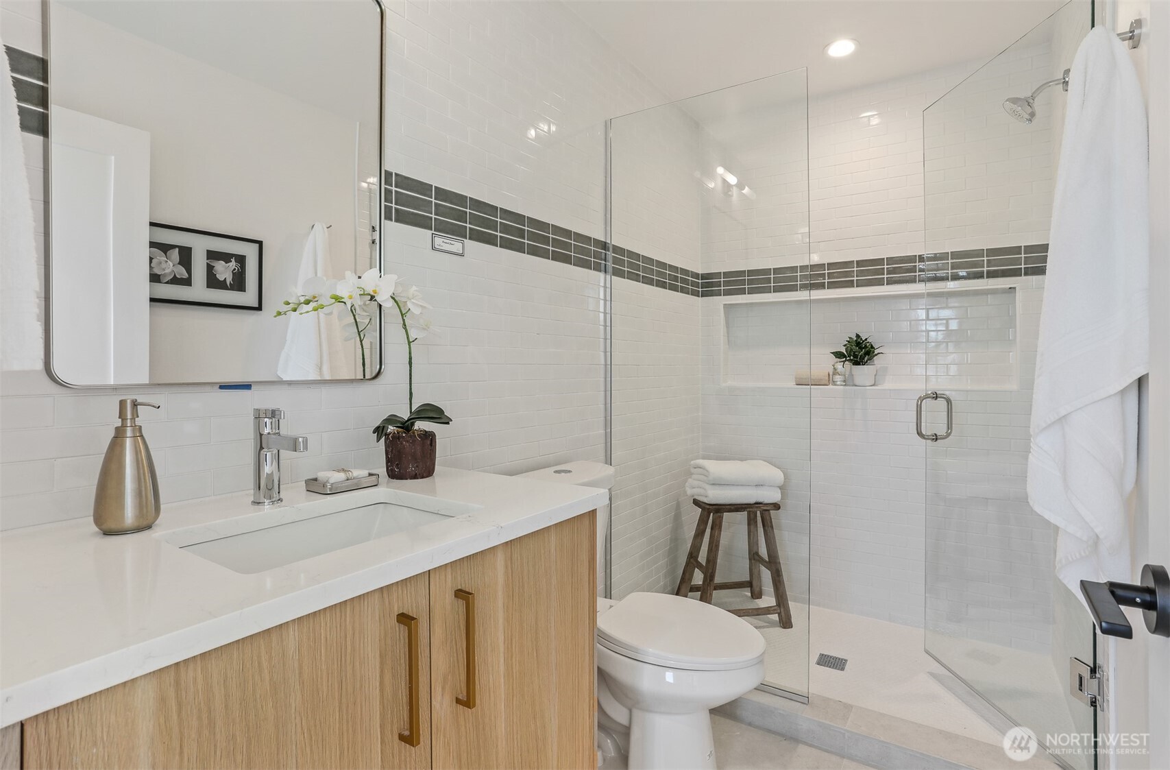 8330 24th Avenue Northwest Seattle, WA 98117 - Photo 21 of 38