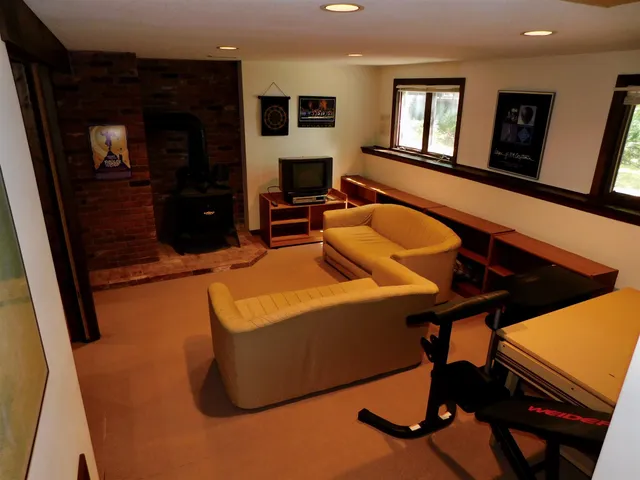 $2,100 | 43 Old Beach Circle, Unit A43, Grantham, NH 03753