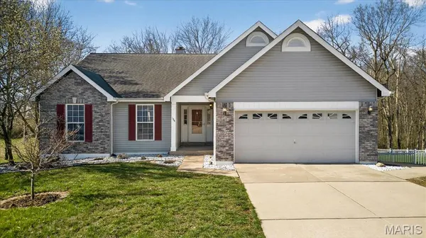 $405,000 | 164 Keystone Crossing Drive, O'Fallon, MO 63368