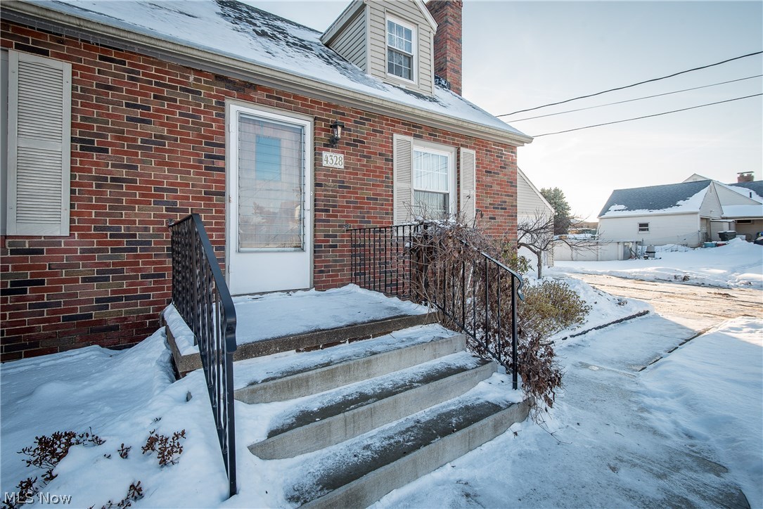 4328 7th Street Northwest Canton, OH 44708 - Photo 4 of 21 Entrance