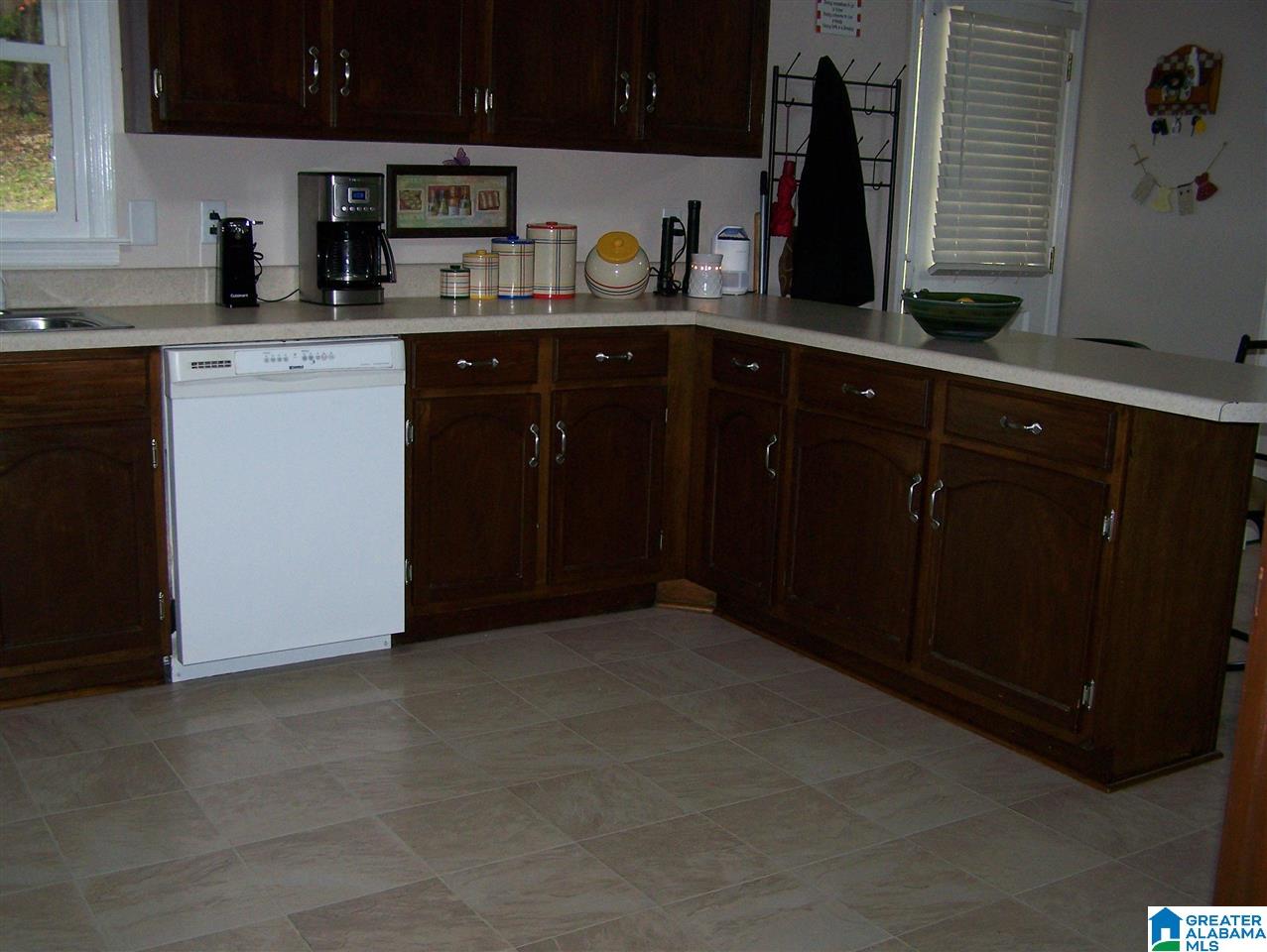 329 Shamrock Road Anniston, AL 36207 - Photo 4 of 50