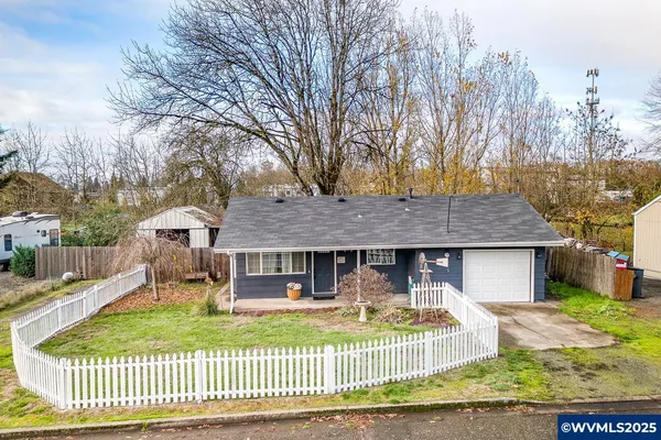 $475,000 | 375 North 6th Street, Harrisburg, OR 97446