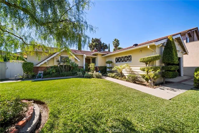 a view of outdoor space yard and patio