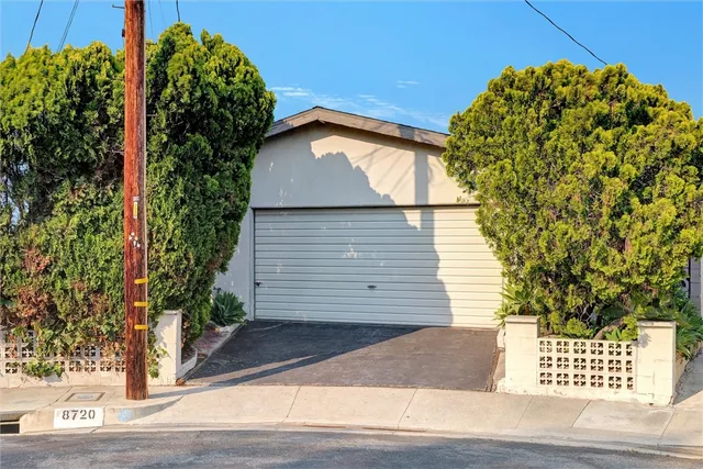 a view of outdoor space and tree s