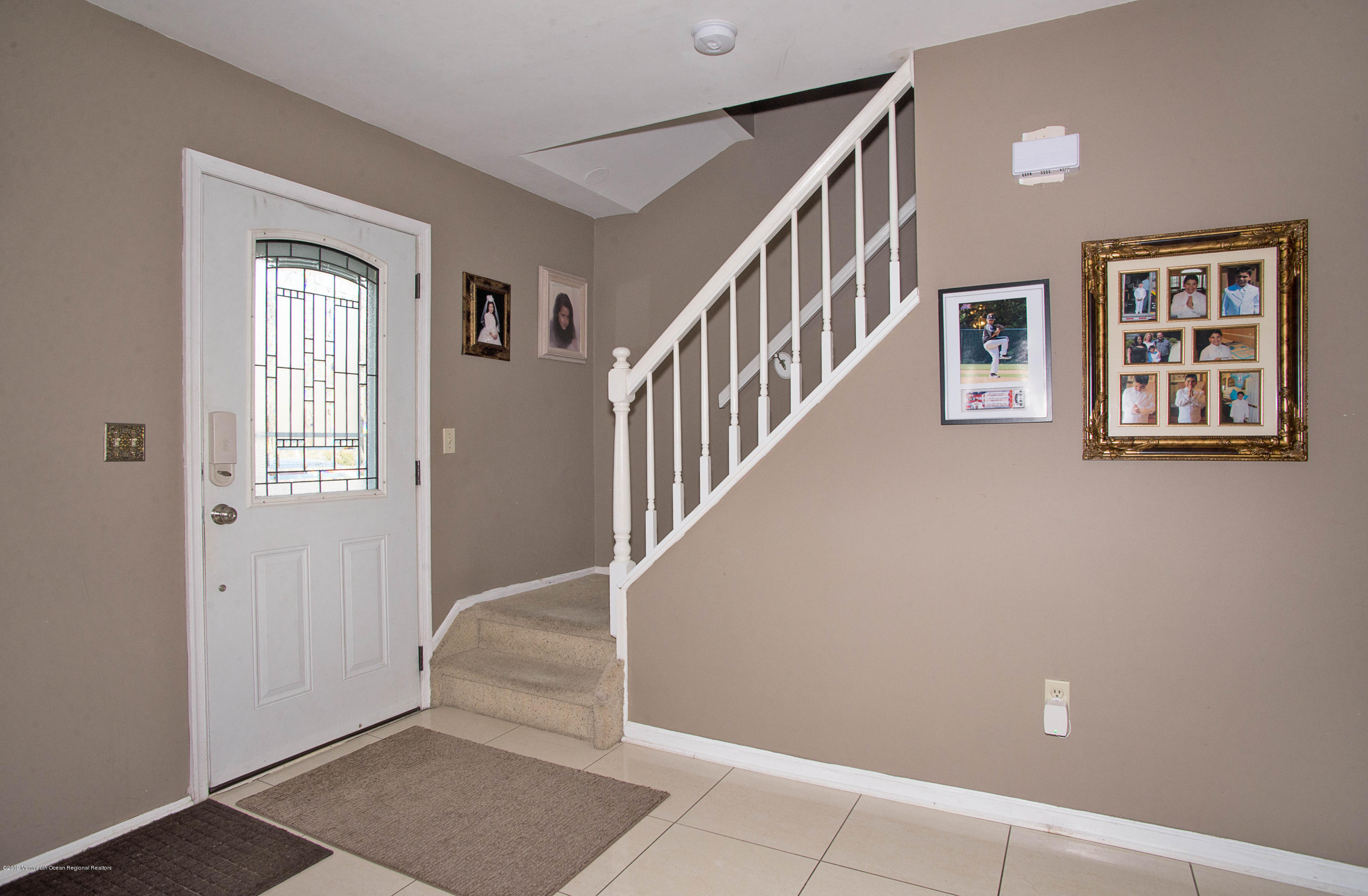 49 West Pleasant Grove Road Jackson, NJ 08527 - Photo 3 of 27 _RMJ4053 entryway