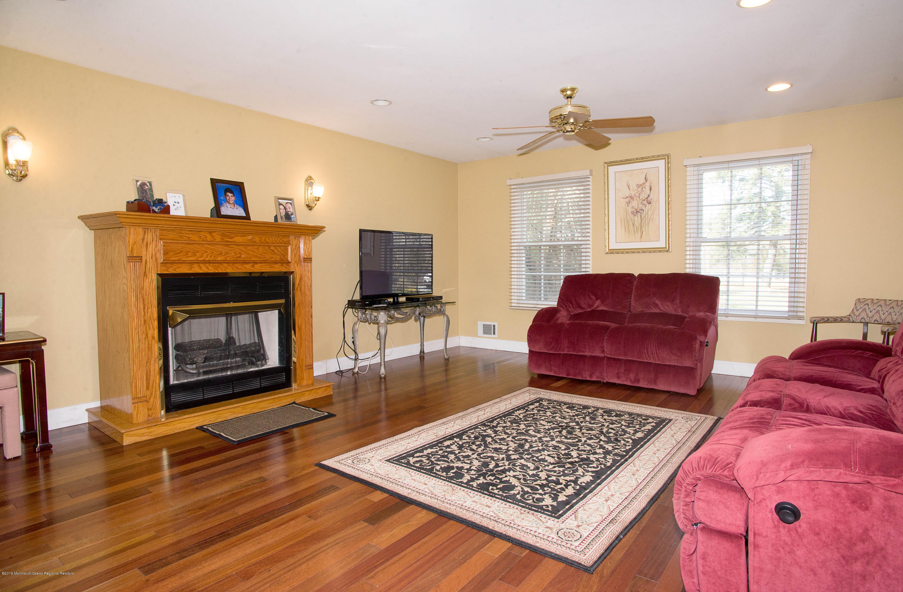 49 West Pleasant Grove Road Jackson, NJ 08527 - Photo 6 of 27 _RMJ4054 family room
