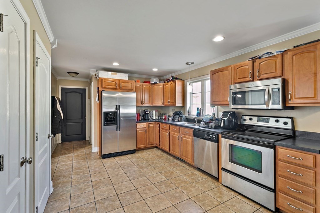 46 Pearson Drive Springfield, MA 01119 - Photo 9 of 31