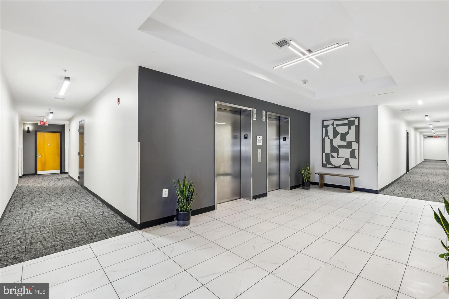 181 East Reed Avenue, Unit 305 Alexandria, VA 22305 - Photo 17 of 38 Foyer