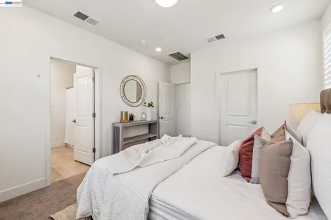 $1,032,000 | 28957 Ashwell Avenue, Hayward, CA 94544