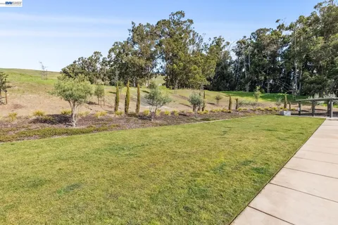 $1,032,000 | 28957 Ashwell Avenue, Hayward, CA 94544