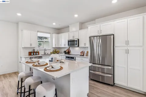 $1,032,000 | 28957 Ashwell Avenue, Hayward, CA 94544