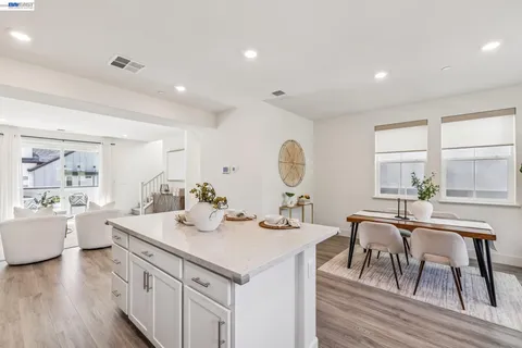 $1,032,000 | 28957 Ashwell Avenue, Hayward, CA 94544