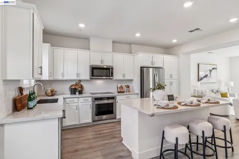 $1,032,000 | 28957 Ashwell Avenue, Hayward, CA 94544