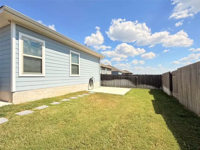 a view of back yard of the house