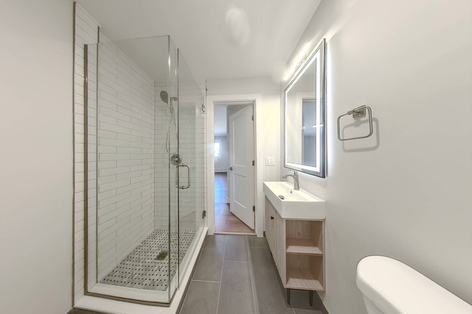 1640 West Sherwin Avenue, Unit 3B Chicago, IL 60626 - Photo 15 of 28 a bathroom with a sink a toilet a mirror and shower