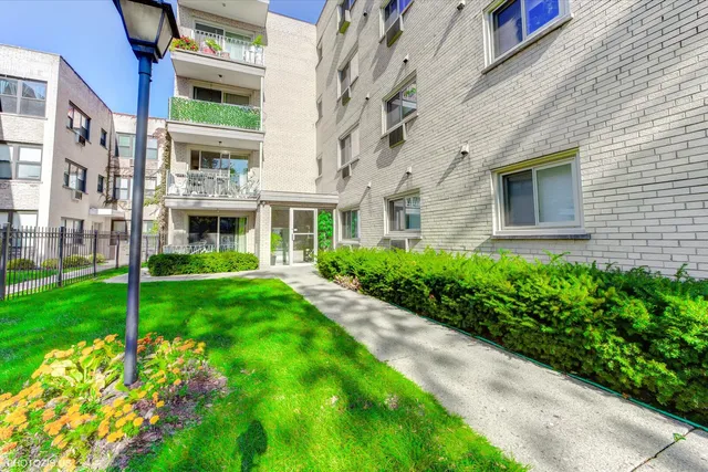 $249,900 | 1640 West Sherwin Avenue, Unit 3B, Chicago, IL 60626