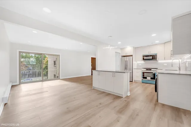 $249,900 | 1640 West Sherwin Avenue, Unit 3B, Chicago, IL 60626