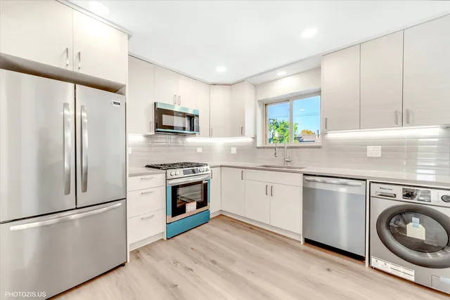 $249,900 | 1640 West Sherwin Avenue, Unit 3B, Chicago, IL 60626