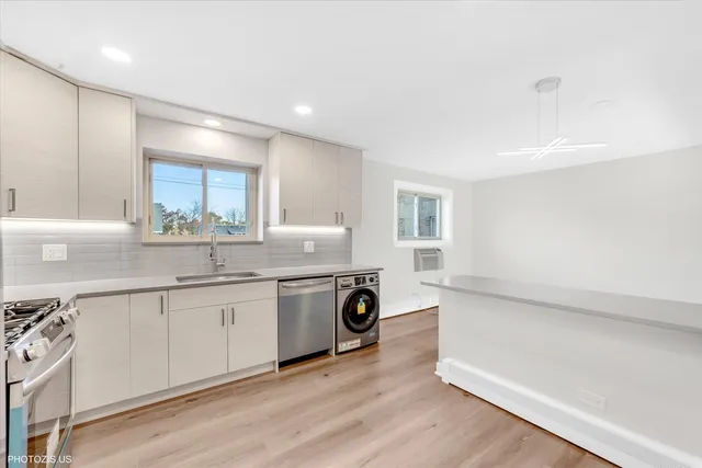 $249,900 | 1640 West Sherwin Avenue, Unit 3B, Chicago, IL 60626