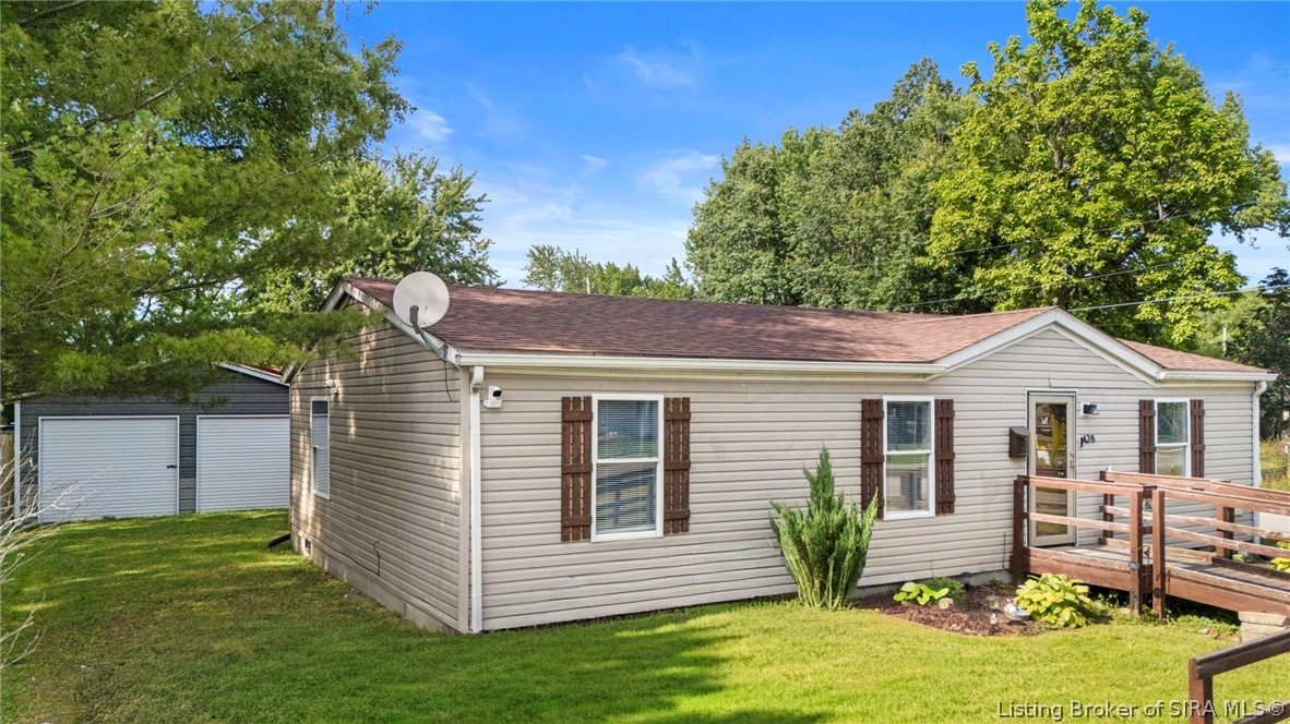 428 West Cross Street Austin, IN 47102 - Photo 1 of 21