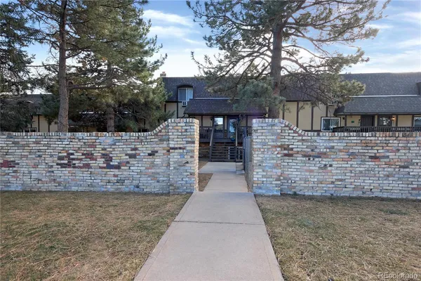a view of a pathway both side of house