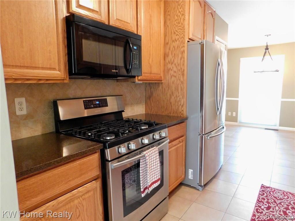 1105 Kings Cove Drive Rochester Hills, MI 48306 - Photo 6 of 9
