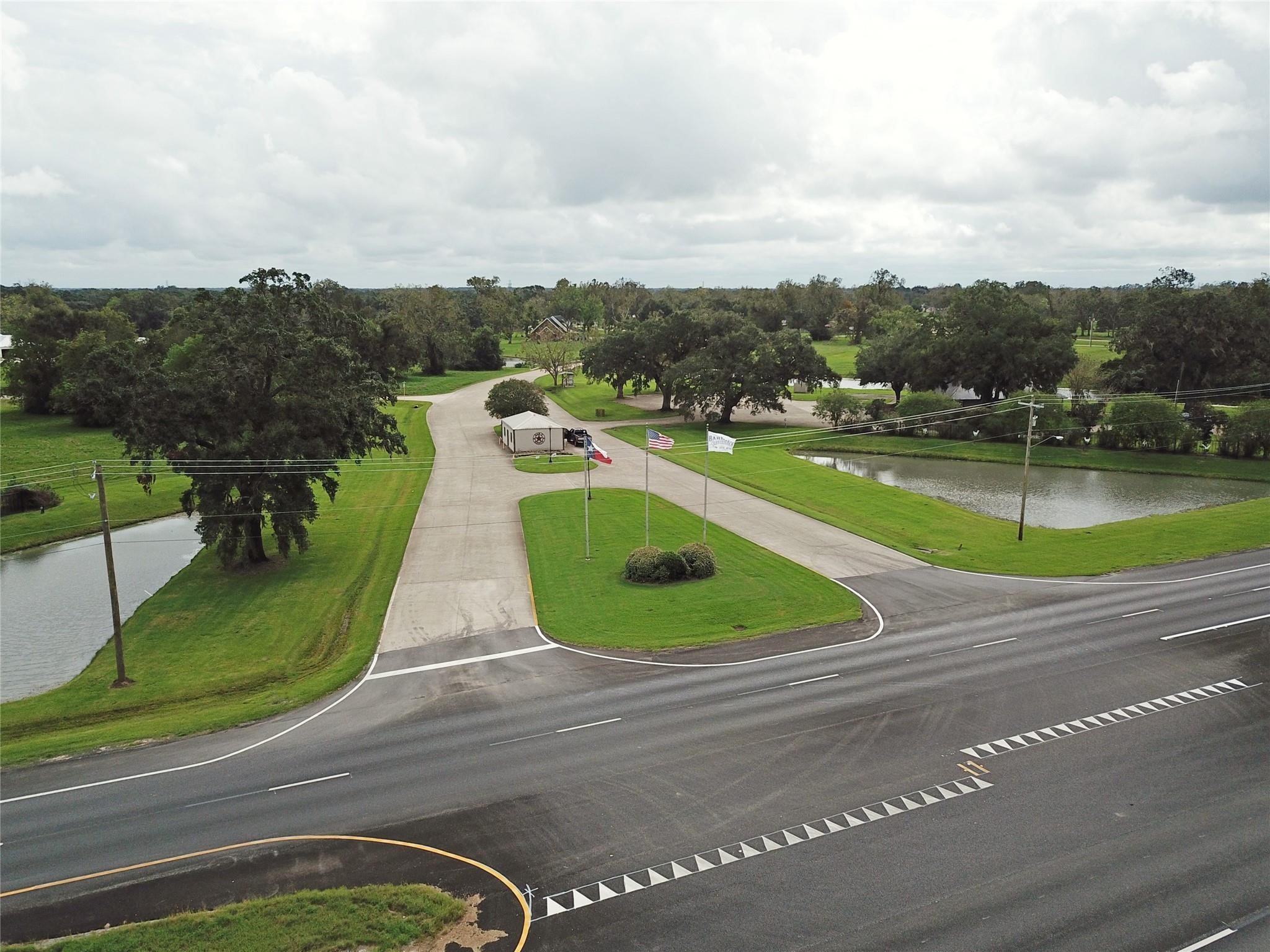 297 Middle Bayou Trail Angleton, TX 77515 - Photo 6 of 14 Welcoming entrance!