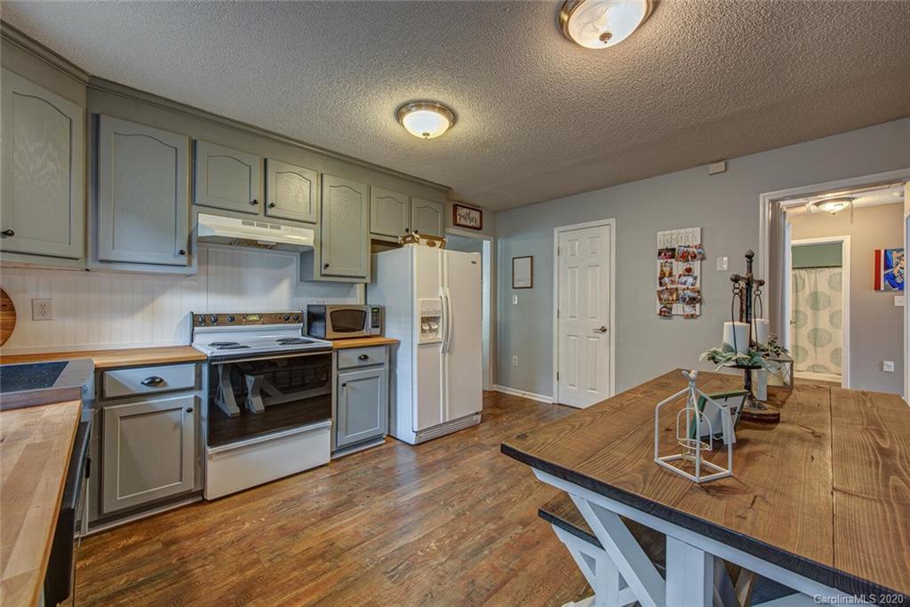 121 Pratt Street Belmont, NC 28012 - Photo 15 of 29 a kitchen with a sink stove and refrigerator