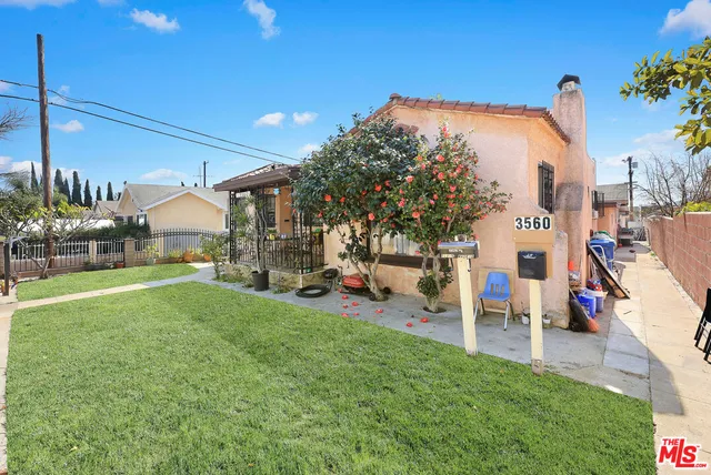 a view of a house with a back yard