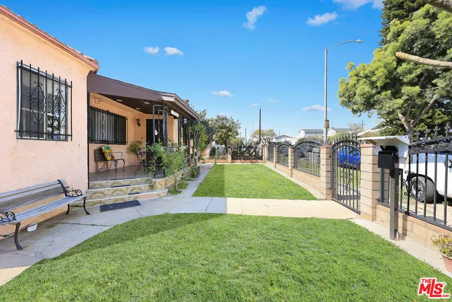 a view of outdoor space yard deck and patio
