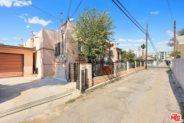 a view of a backyard of the house