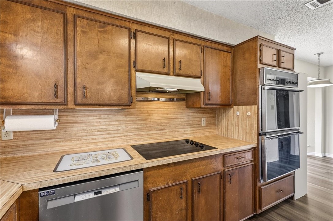 5314 Ridgewood Court Corpus Christi, TX 78413 - Photo 9 of 32
