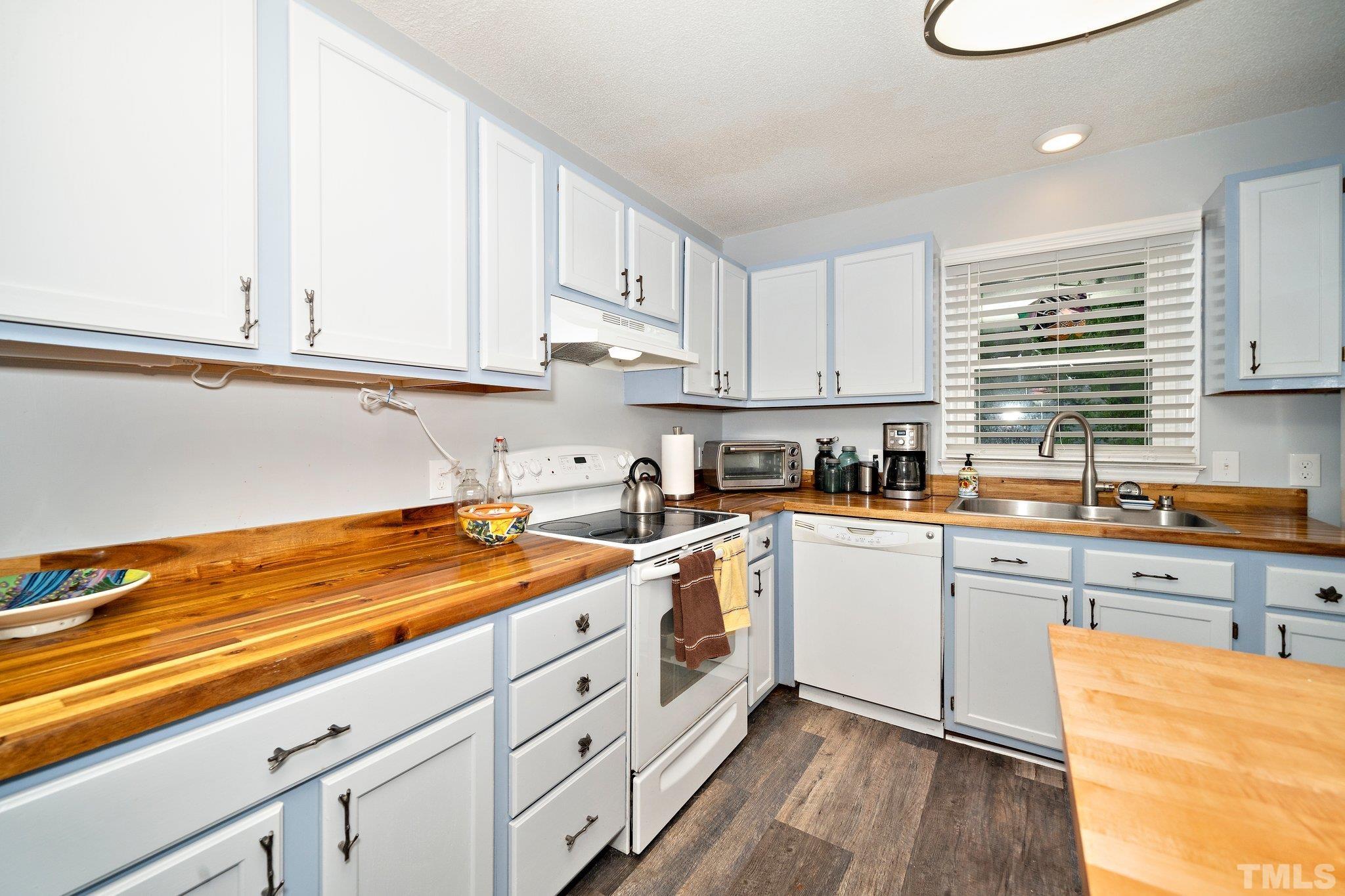 4605 Thurmount Place Raleigh, NC 27604 - Photo 11 of 28 Gallery Image 11