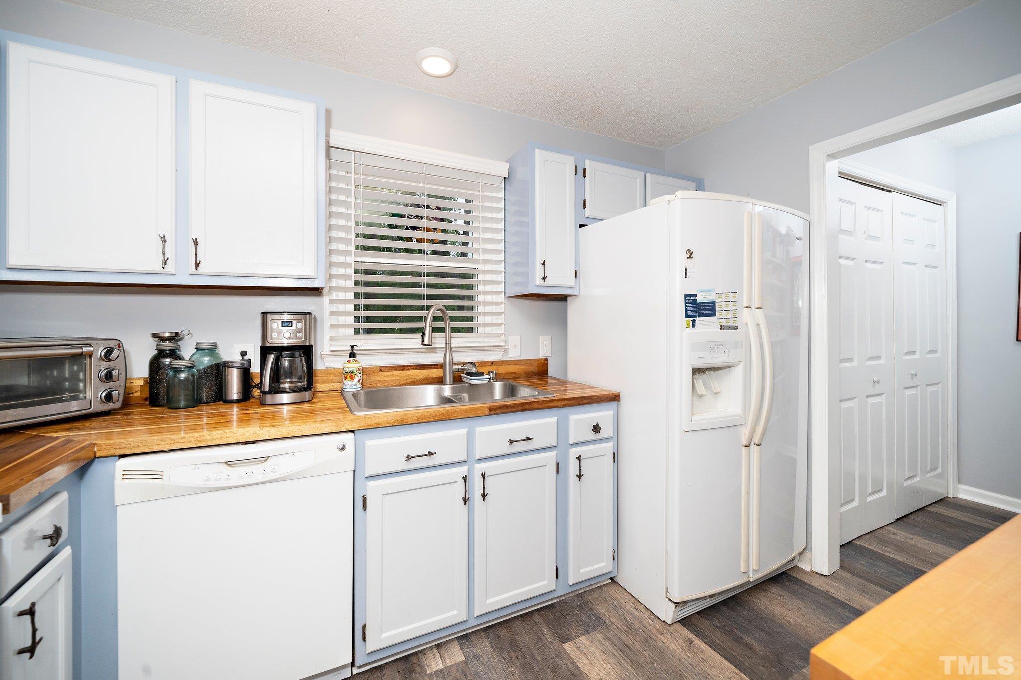4605 Thurmount Place Raleigh, NC 27604 - Photo 12 of 28 Gallery Image 12