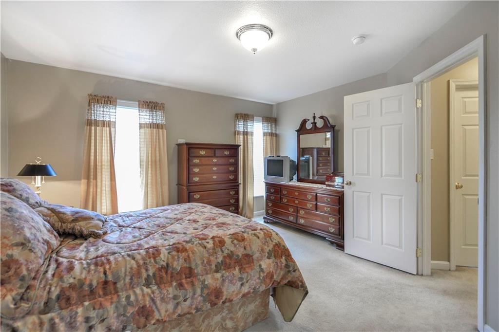 46 Castle View Drive McKees Rocks, PA 15136 - Photo 11 of 20 Owners Bedroom