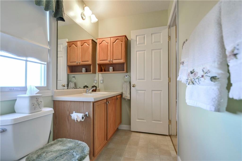 46 Castle View Drive McKees Rocks, PA 15136 - Photo 13 of 20 Full Bathroom