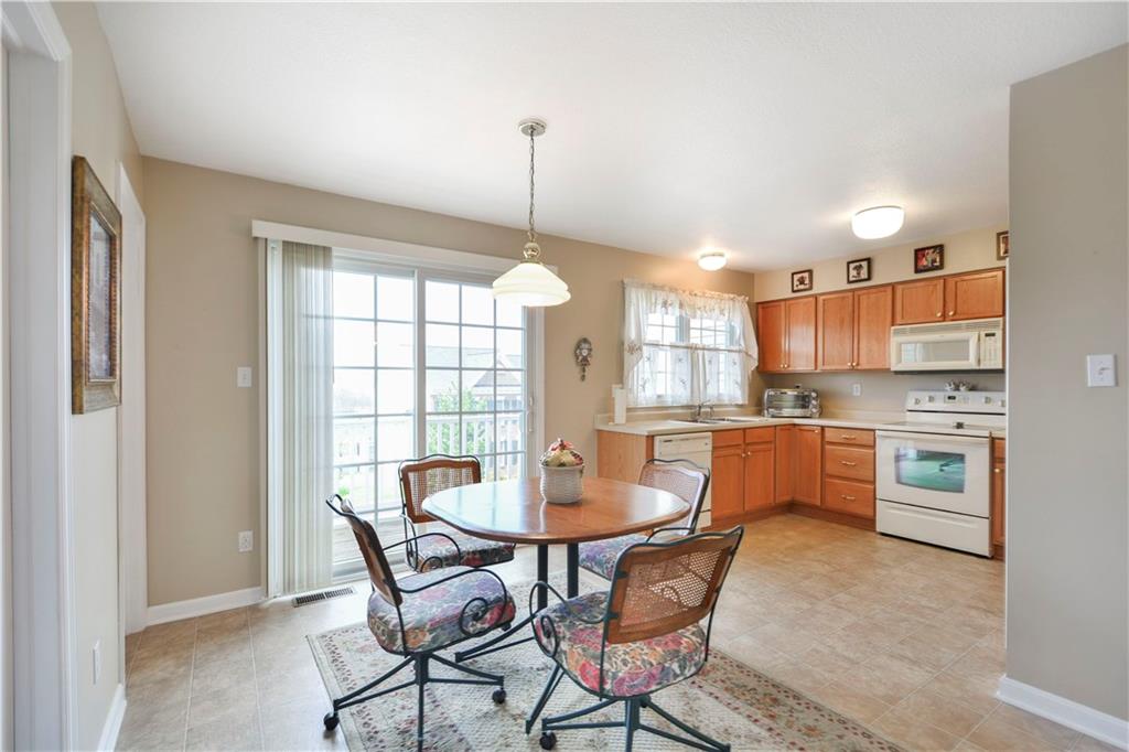 46 Castle View Drive McKees Rocks, PA 15136 - Photo 6 of 20 Eat in Kitchen