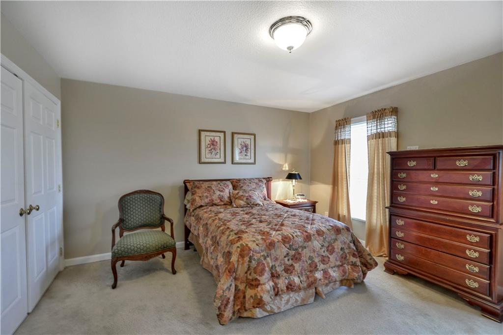46 Castle View Drive McKees Rocks, PA 15136 - Photo 10 of 20 Owners Bedroom