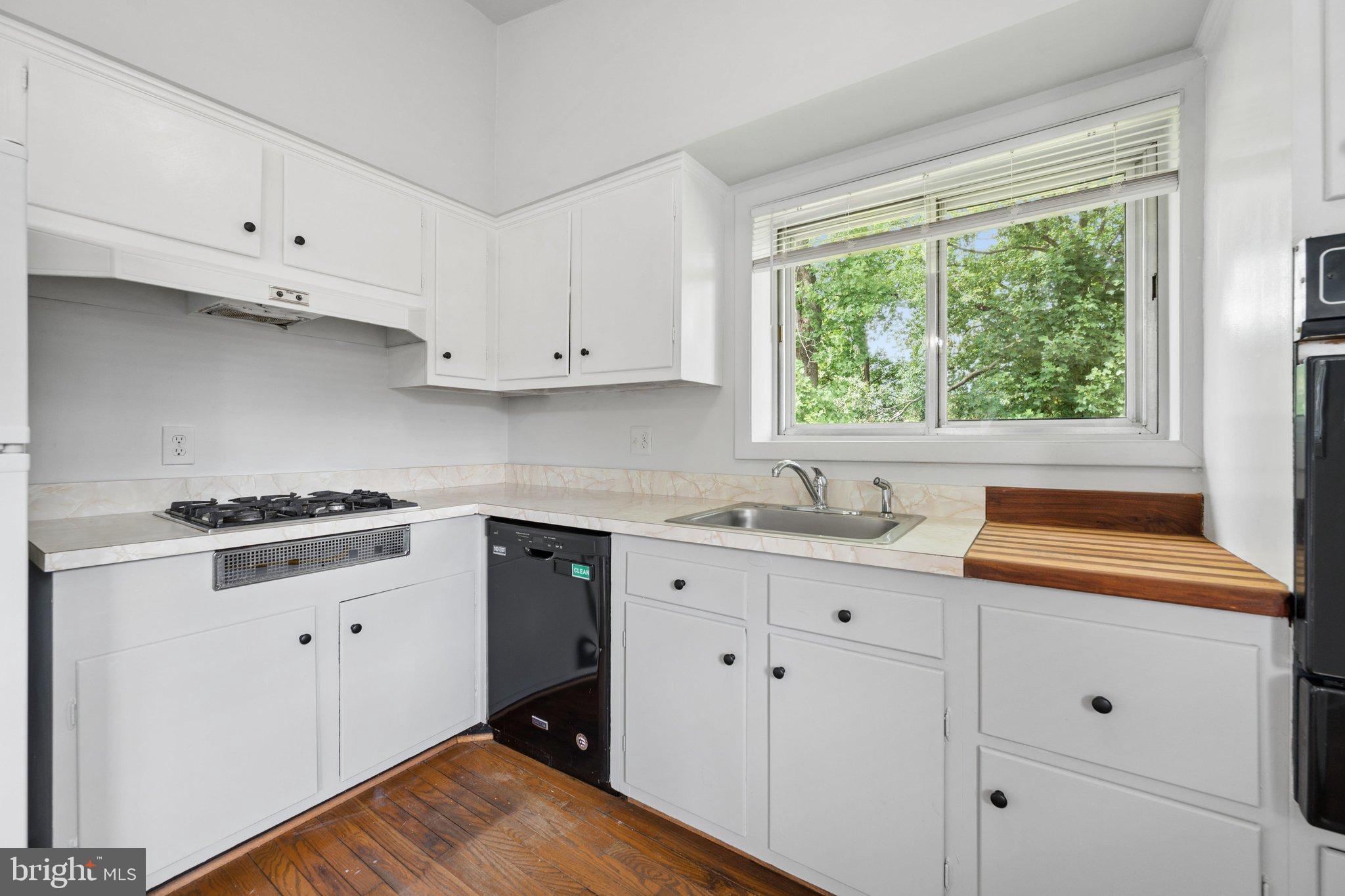11302 Kenton Place Silver Spring, MD 20902 - Photo 13 of 50 Kitchen